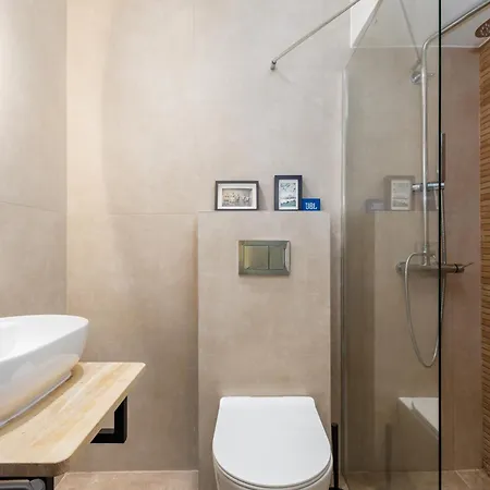 Japandi Style Flat In Center سالونيك