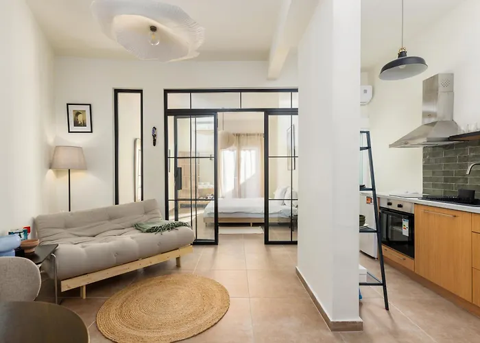 Japandi Style Flat In Center Salonicco